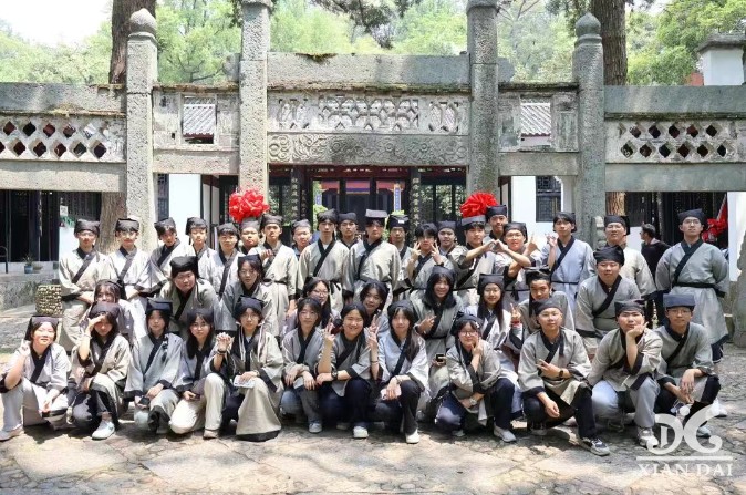 探寻历史足迹，传承红色精神 | 南昌现代外国语学?？寡醒Щ疃?>
                                    <div   id=